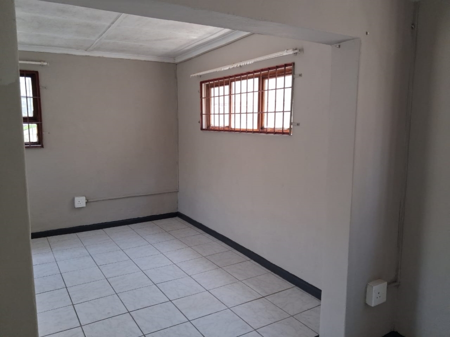 To Let 1 Bedroom Property for Rent in Quigney Eastern Cape